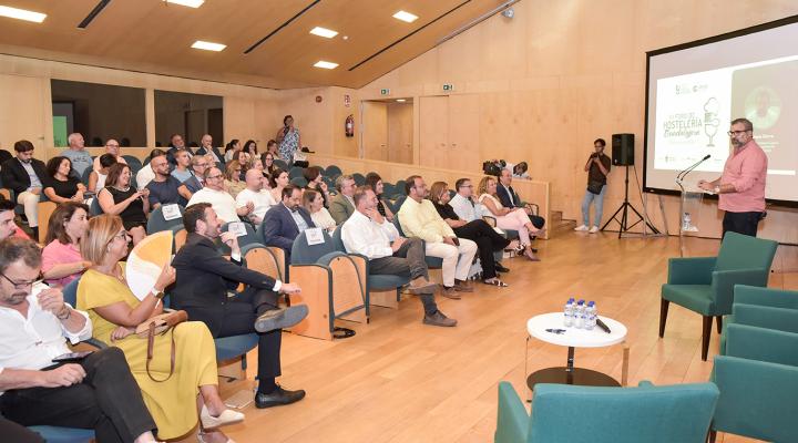 El III foro de hosteler�a de la provincia organizado por la Federaci�n provincial de Turismo y Hosteler�a de Guadalajara re�ne a m�s de 200 profesionales del sector