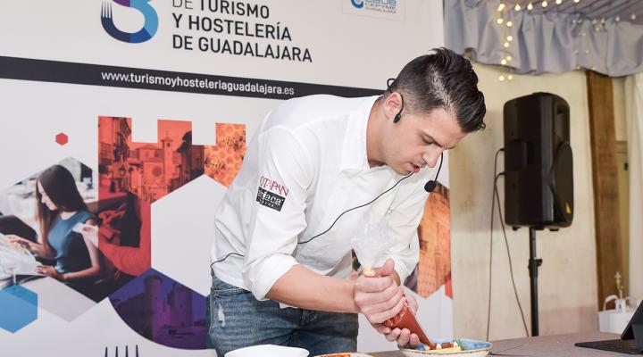 El III foro de hosteler�a de la provincia organizado por la Federaci�n provincial de Turismo y Hosteler�a de Guadalajara re�ne a m�s de 200 profesionales del sector