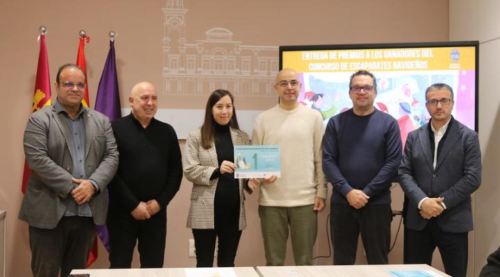 Entregados los premios del Concurso de Escaparates Navide�os impulsado desde la concejal�a de Comercio con la colaboraci�n de FEDECO