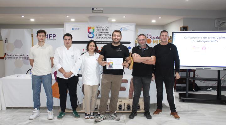 Alberto Merchante del restaurante El Rinc�n de la Espe de Albalate de Zorita, gana el III campeonato de tapas y pinchos de la Federaci�n provincial de Turismo y Hosteler�a de Guadalajara 