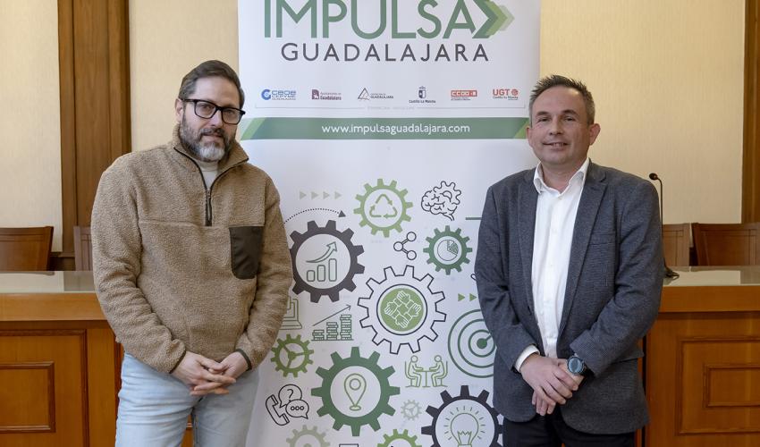 Brihuega destaca su potencial tur�stico y la variedad de servicios en una reuni�n de trabajo mantenida con Impulsa Guadalajara