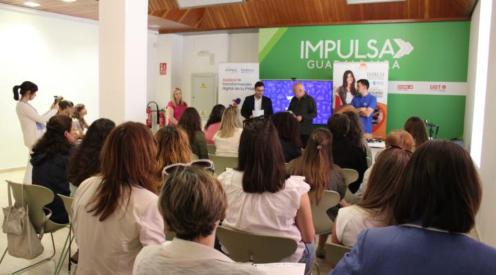 Una treintena de comerciantes asisten al taller formativo gratuito organizado por FEDECO