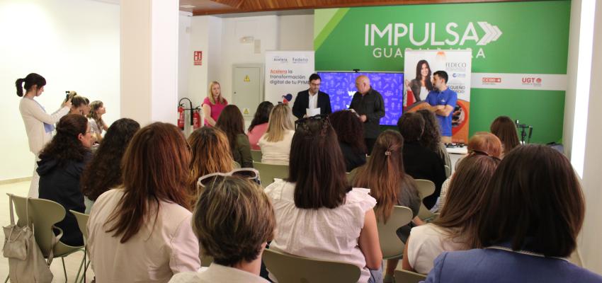 Una treintena de comerciantes asisten al taller formativo gratuito organizado por FEDECO