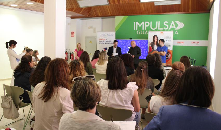 Una treintena de comerciantes asisten al taller formativo gratuito organizado por FEDECO