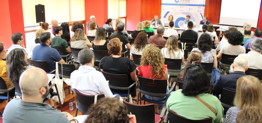 Un centenar de empresarios se informan de la pr�xima entrada en vigor del nuevo proceso de facturaci�n