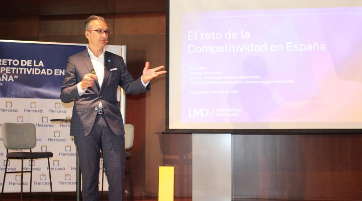 Cerca de 200 personas asisten a la charla-coloquio de Arturo Bris organizada por Hercesa y CEOE-CEPYME Guadalajara