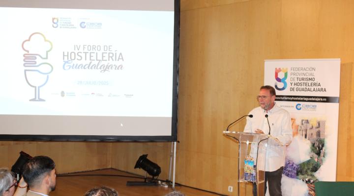 El IV Foro de Hosteler�a de la provincia organizado por la Federaci�n provincial de Turismo y Hosteler�a de Guadalajara se consolida reuniendo a m�s de 200 profesionales del sector