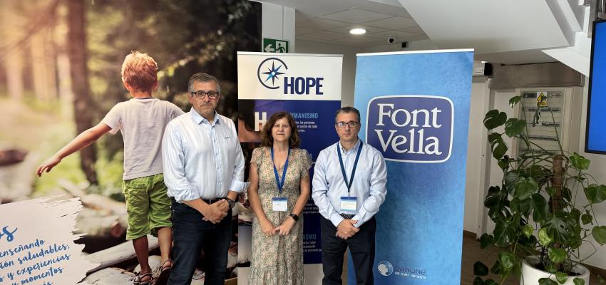 La presidenta de CEOE-CEPYME Guadalajara visita la f�brica de Font Vella de Sig�enza