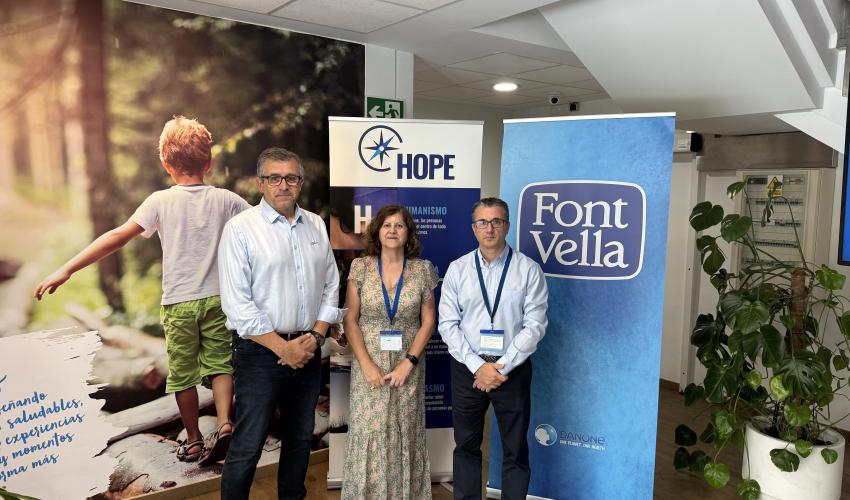 La presidenta de CEOE-CEPYME Guadalajara visita la f�brica de Font Vella de Sig�enza