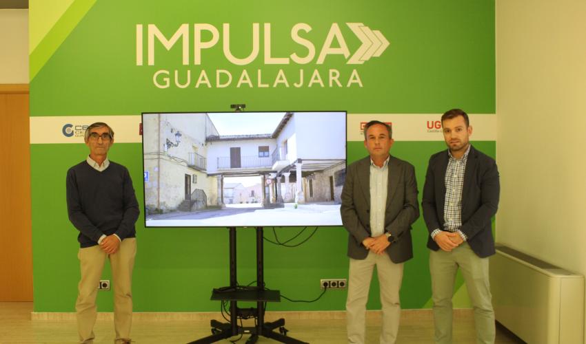 El alcalde de Trijueque pone en valor la ubicaci�n estrat�gica y la riqueza cultural del municipio durante su visita a la oficina Impulsa Guadalajara