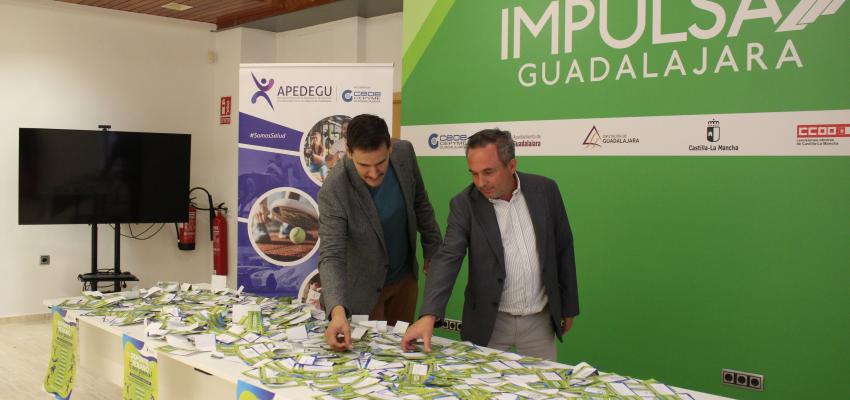 La Asociaci�n provincial de Empresarios de Servicios de la Actividad F�sica y el Deporte de Guadalajara realiza el sorteo de los cheques de su campa�a El deporte en verano tiene premio