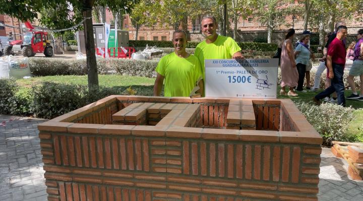 Pablo Conchuela y Alfonso de las Heras, ganadores de la paleta de oro del XXI concurso de alba�iler�a