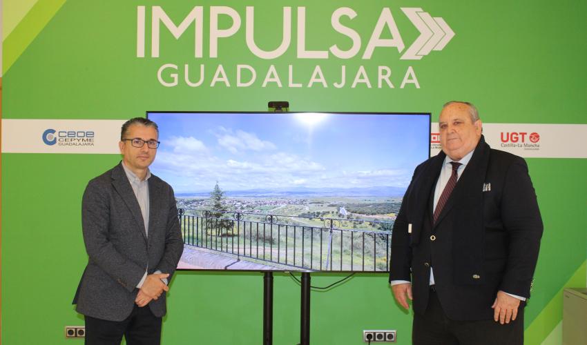 El alcalde de El Casar destaca su crecimiento y calidad de vida como pilares para atraer inversi�n durante su visita a la oficina Impulsa Guadalajara