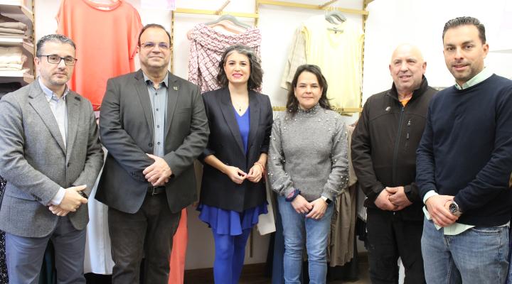 N�lida Calvo realiza las compras del premio de los 1.500 euros del Doble, Doble de Navidad en los comercios asociados a FEDECO