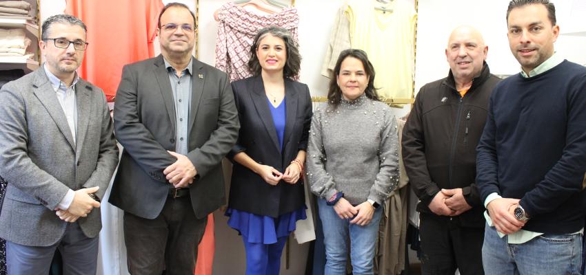 N�lida Calvo realiza las compras del premio de los 1.500 euros del Doble, Doble de Navidad en los comercios asociados a FEDECO