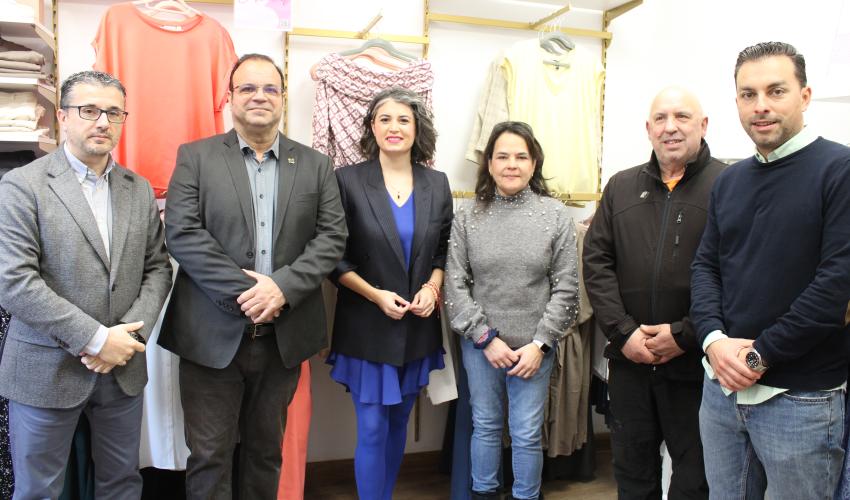 N�lida Calvo realiza las compras del premio de los 1.500 euros del Doble, Doble de Navidad en los comercios asociados a FEDECO