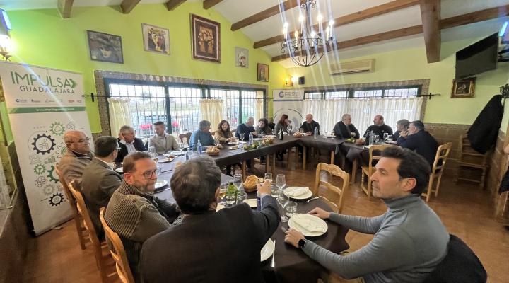 El Comit� de Direcci�n de CEOE-CEPYME Guadalajara se re�ne en el ayuntamiento de Tamaj�n