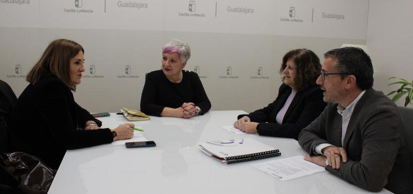 Primer encuentro oficial entre la delegada de la Junta en Guadalajara y la patronal alcarre�a