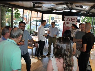 AJE Guadalajara celebra su segundo afterwork en el Kiosko de la Alameda de Brihuega