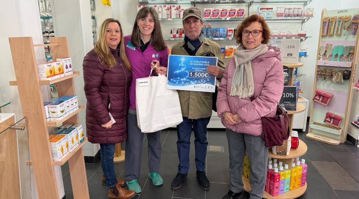 Felipe Ballesteros realiza las compras del segundo premio de los 1.500 euros del Doble, doble de Navidad en los comercios asociados a FEDECO