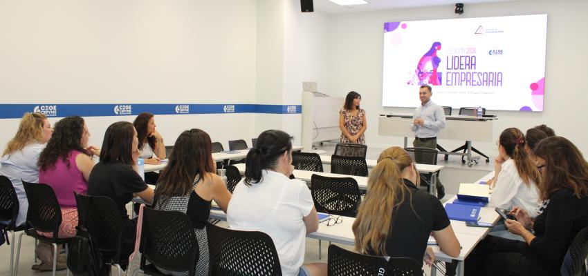 El programa Lidera Empresaria aborda las claves para realizar presentaciones eficaces y mejorar las habilidades de comunicaci�n