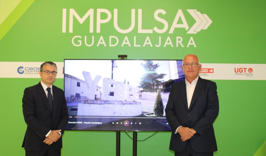 El alcalde de Yebes destaca durante su visita a la oficina Impulsa Guadalajara la nueva etapa de crecimiento del municipio con el proyecto de “Nueva Valdeluz”
