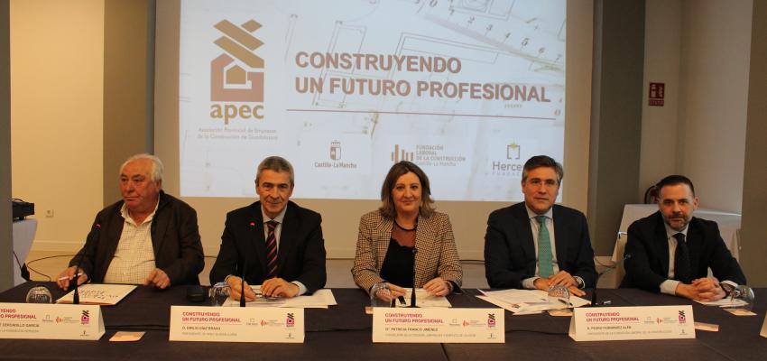 APEC-Guadalajara presenta el proyecto Construyendo un futuro profesional