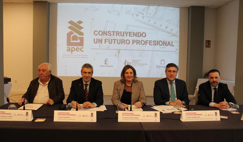 APEC-Guadalajara presenta el proyecto Construyendo un futuro profesional