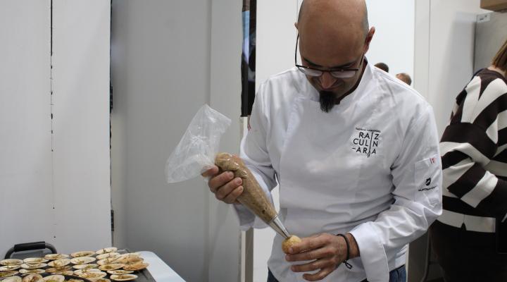La Federaci�n provincial de Turismo y Hosteler�a de Guadalajara  muestra la gastronom�a y el potencial tur�stico de la provincia en el d�a de Guadalajara en el stand de Castilla-La Mancha en FITUR