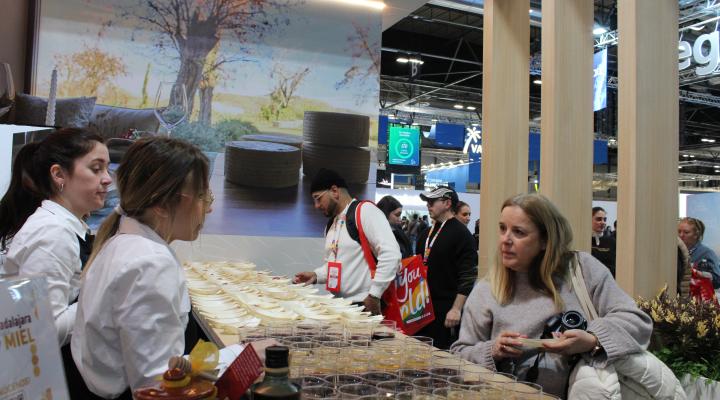 La Federaci�n provincial de Turismo y Hosteler�a de Guadalajara  muestra la gastronom�a y el potencial tur�stico de la provincia en el d�a de Guadalajara en el stand de Castilla-La Mancha en FITUR