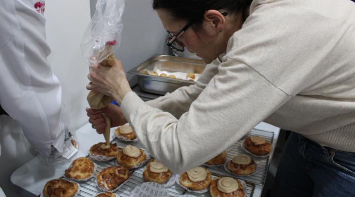 La Federaci�n provincial de Turismo y Hosteler�a de Guadalajara  muestra la gastronom�a y el potencial tur�stico de la provincia en el d�a de Guadalajara en el stand de Castilla-La Mancha en FITUR