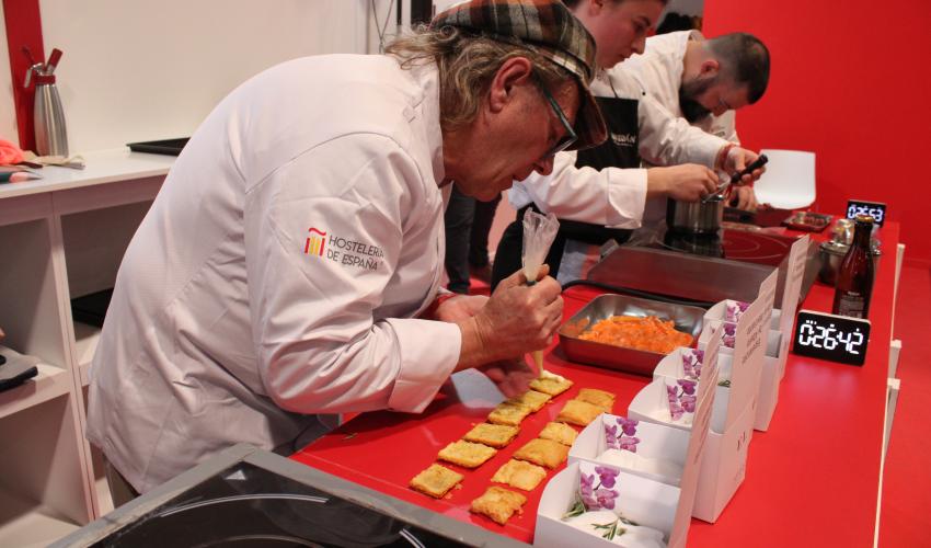 Alberto Merchante ha sido el encargado de representar a la Federaci�n provincial de Turismo y Hosteler�a de Guadalajara en el campeonato de tapas de Hosteler�a de Espa�a