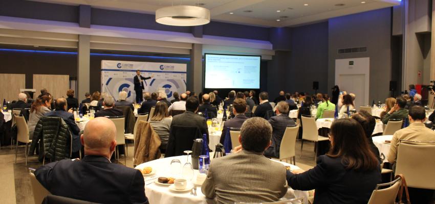 Rafael Dom�nech habla de crecimiento moderado y relativa estabilidad en un desayuno empresarial organizado por CEOE-CEPYME Guadalajara ante m�s de un centenar de empresarios