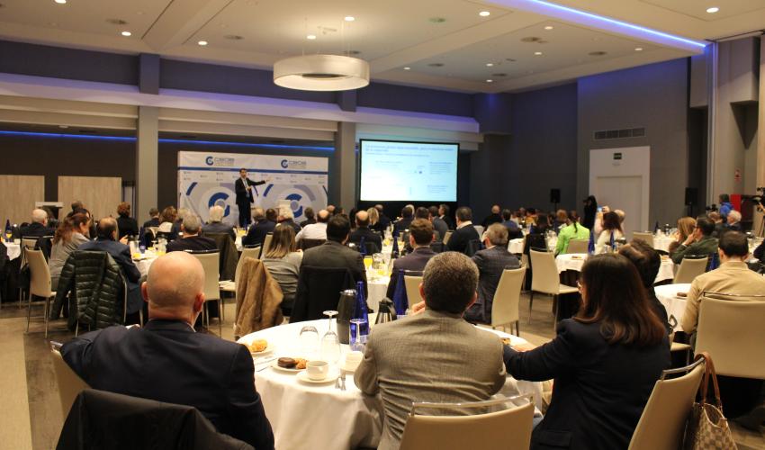 Rafael Dom�nech habla de crecimiento moderado y relativa estabilidad en un desayuno empresarial organizado por CEOE-CEPYME Guadalajara ante m�s de un centenar de empresarios