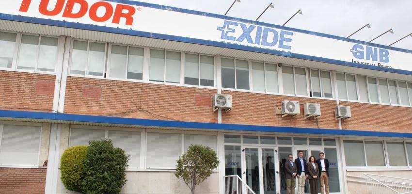 La presidenta y el secretario general de CEOE-CEPYME Guadalajara visitan la planta de EXIDE en Azuqueca
