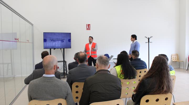 Visita a las instalaciones de Factor 5 Farma  