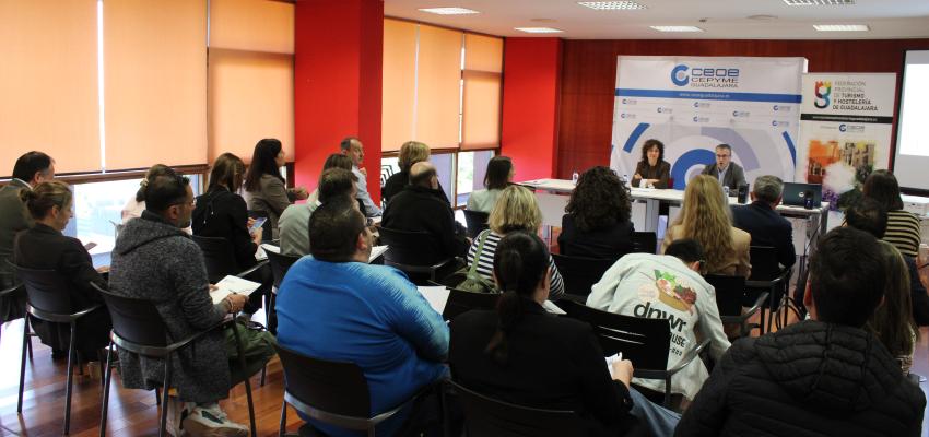 Empresarios del sector de la hosteler�a se informan de la gesti�n de la PRL en su sector 