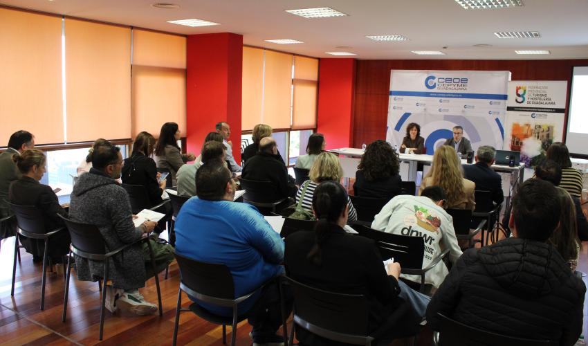 Empresarios del sector de la hosteler�a se informan de la gesti�n de la PRL en su sector 