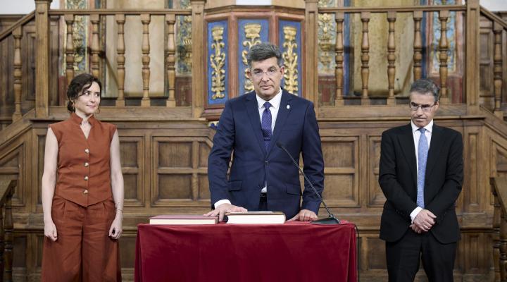 Javier Arriola, secretario general de CEOE-CEPYME Guadalajara asiste a la toma de posesi�n de Carmelo Garc�a como nuevo rector de la UAH