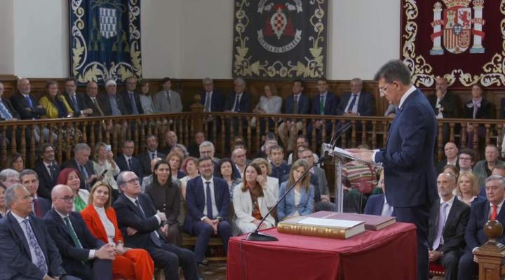 Javier Arriola, secretario general de CEOE-CEPYME Guadalajara asiste a la toma de posesi�n de Carmelo Garc�a como nuevo rector de la UAH