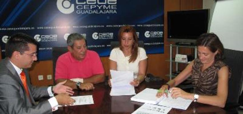 El Ayuntamiento presenta a CEOE-CEPYME Guadalajara el programa 