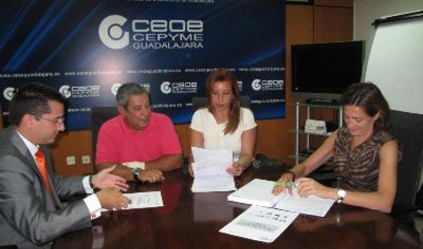 El Ayuntamiento presenta a CEOE-CEPYME Guadalajara el programa 