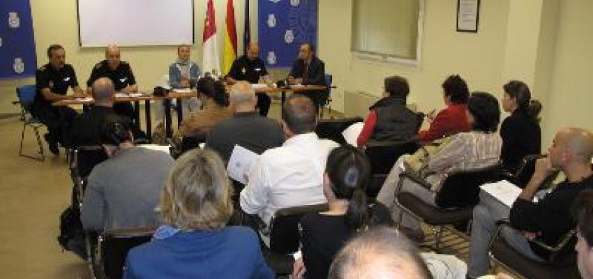 Representantes de CEOE asisten a la reuni�n con la Polic�a para trabajar en la seguridad turistica