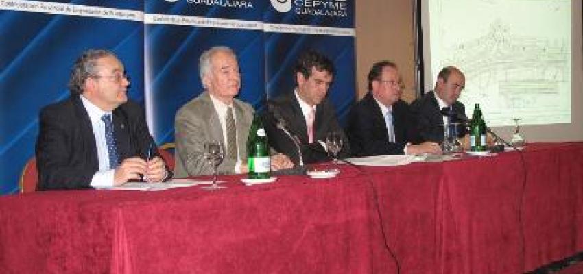 CEOE re�ne a los empresarios de los pol�gonos de Cabanillas y el Balconcillo por el tema de la N-II