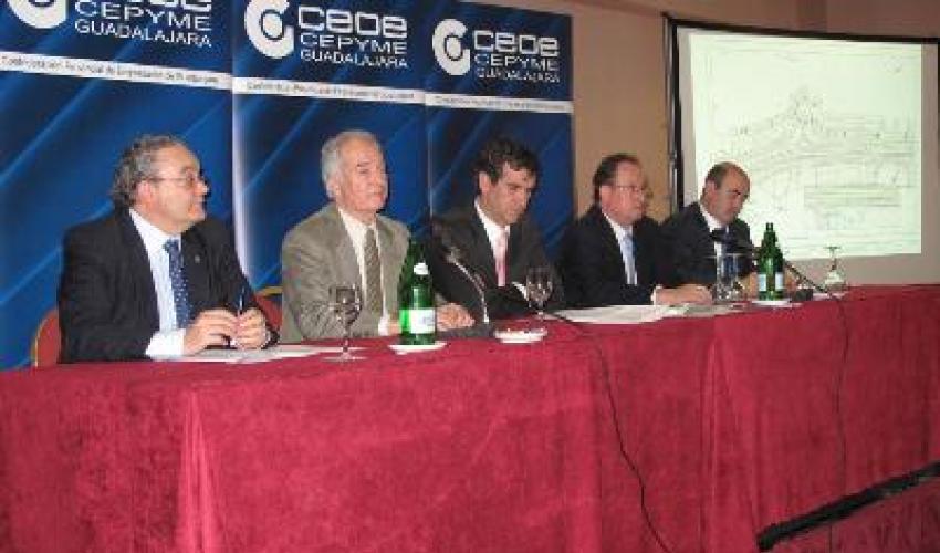 CEOE re�ne a los empresarios de los pol�gonos de Cabanillas y el Balconcillo por el tema de la N-II