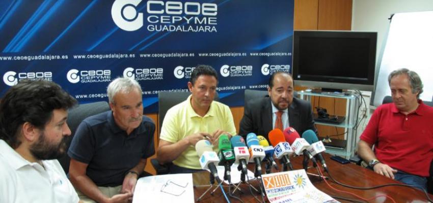 Una mesa con bancos adosados es el dise�o elegido para el XIII Concurso de Alba�iler�a 