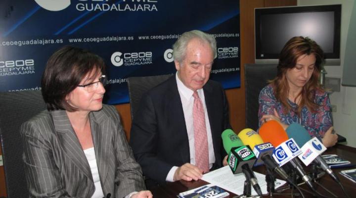CEOE-CEPYME Guadalajara presenta la gu�a 2011 del proyecto �de Socio a Socio�