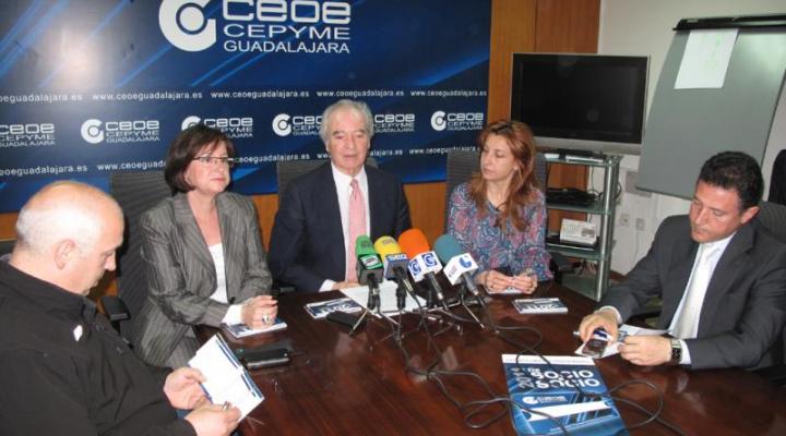 CEOE-CEPYME Guadalajara presenta la gu�a 2011 del proyecto �de Socio a Socio�
