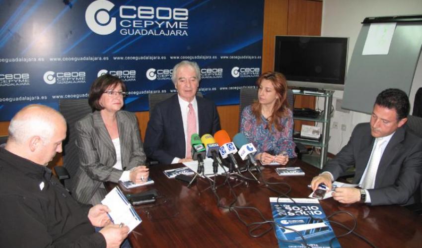 CEOE-CEPYME Guadalajara presenta la gu�a 2011 del proyecto �de Socio a Socio�