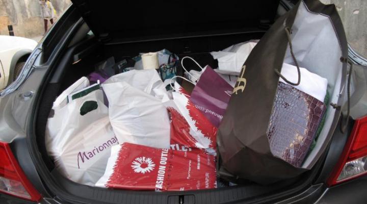 Olga Hern�ndez se gasta los 6.000 euros del doble de navidad en 17 establecimientos